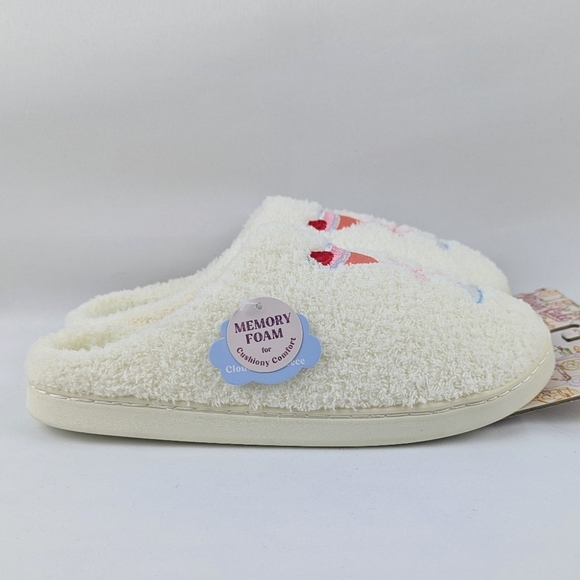 Slippers Strawberry Cosmopolitan Embroider Fleece Memory Foam Slip On M(7/8) NWT - Picture 4 of 14